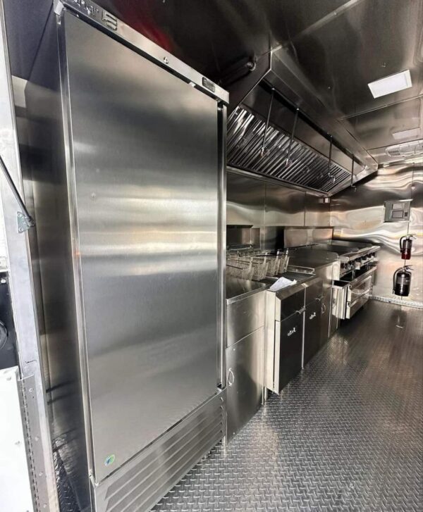 Custom 16ft food trailer - Image 5
