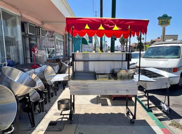 Bon's hot dogs cart