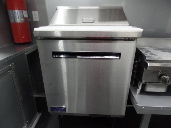 Food Trailer With Appliances - Image 18