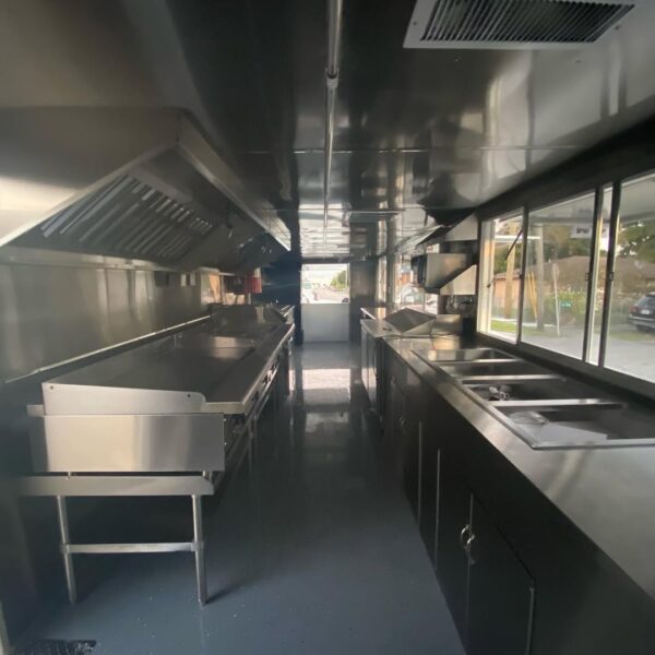 30ftTrailer custom built fully equipped  - Image 5