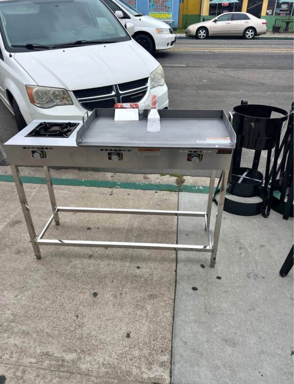 Three-burner griddle