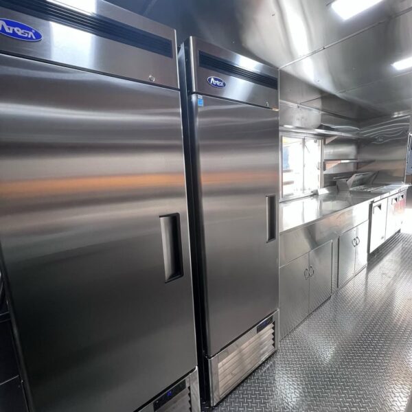 28ft. Trailer Customized - Image 9