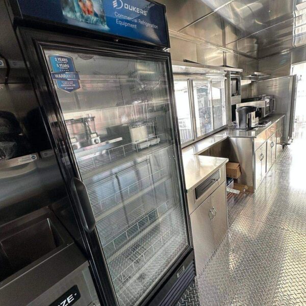 Custom 22ft food Truck - Image 2