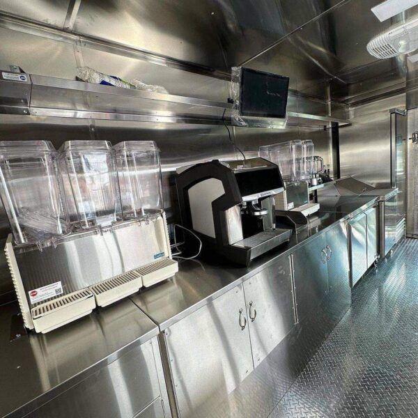 Custom 22ft food Truck - Image 3