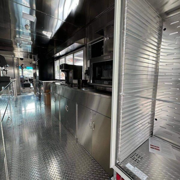 Custom 22ft food Truck - Image 7