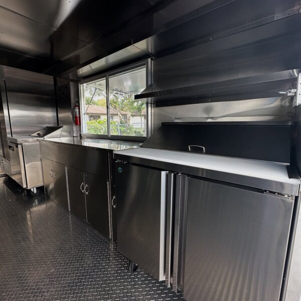 Customize Food Trailer - Image 10