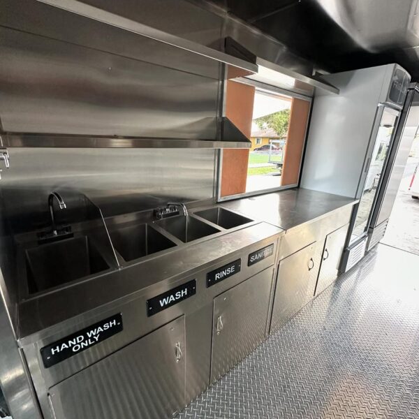 Bone's Newly built Food Truck - Image 5