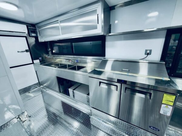 Food Trailer - Image 3