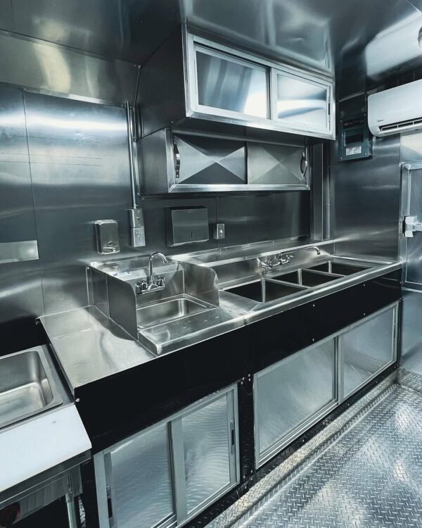 Food Trailer - Image 3