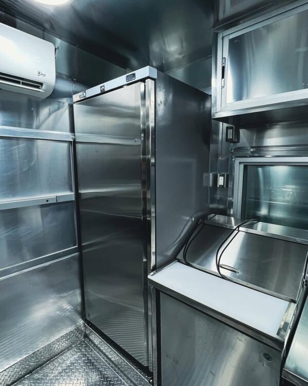 Food Trailer - Image 5