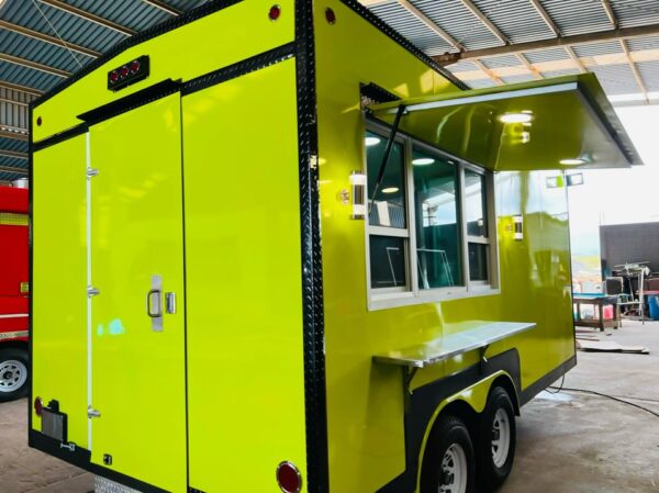 Food Trailer - Image 6