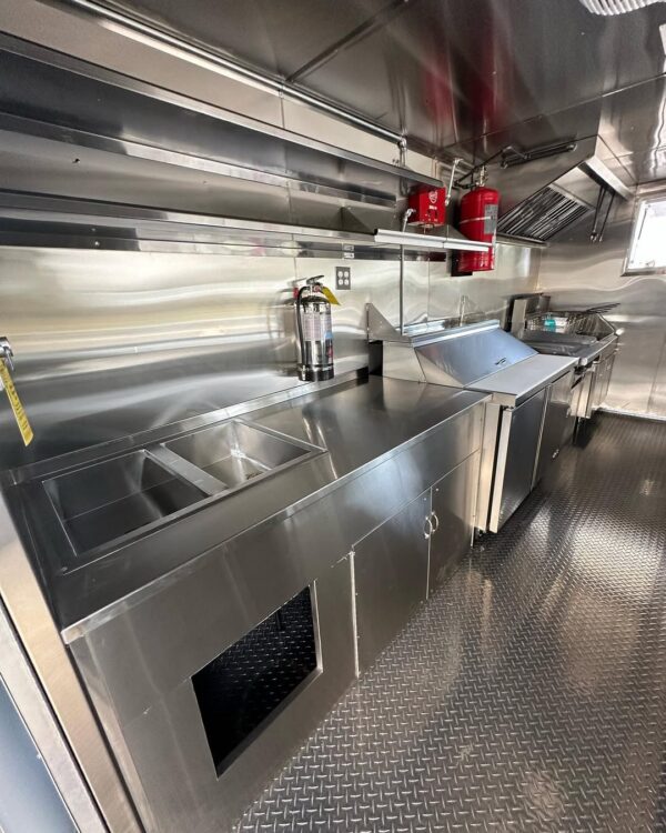 Food Trailer - Image 3
