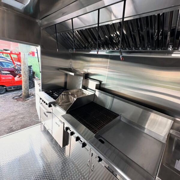 Food Trailer - Image 7