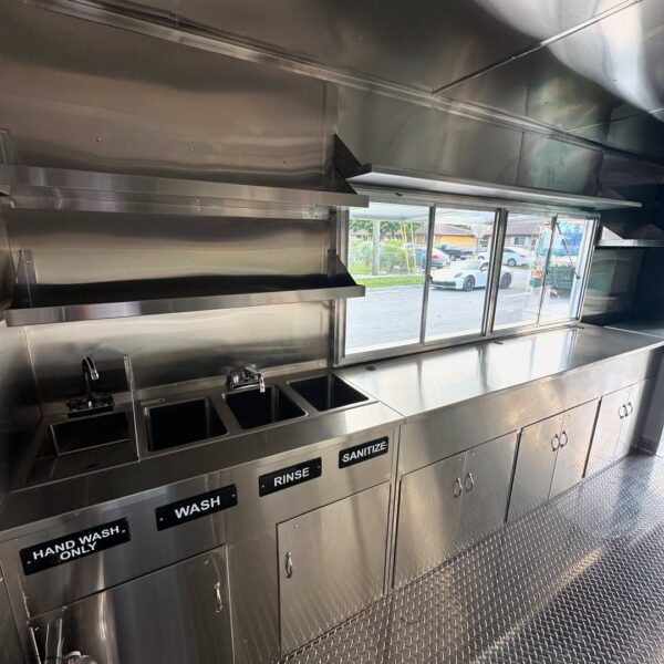 Food Trailer - Image 8