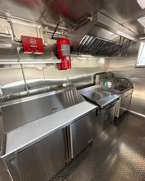 Food Trailer - Image 7