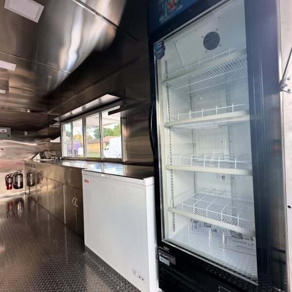 Food Trailer - Image 5