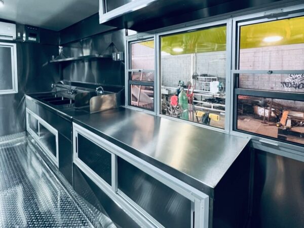 Food Trailer - Image 7