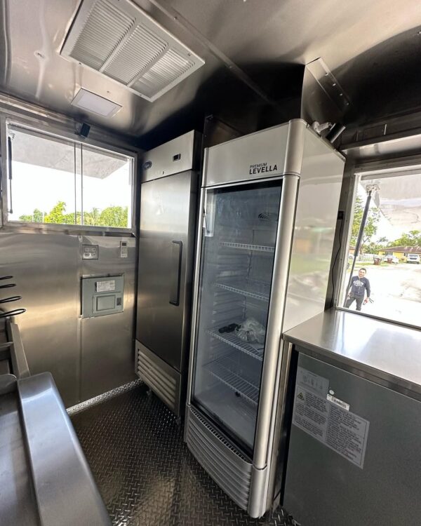 Food Trailer - Image 6